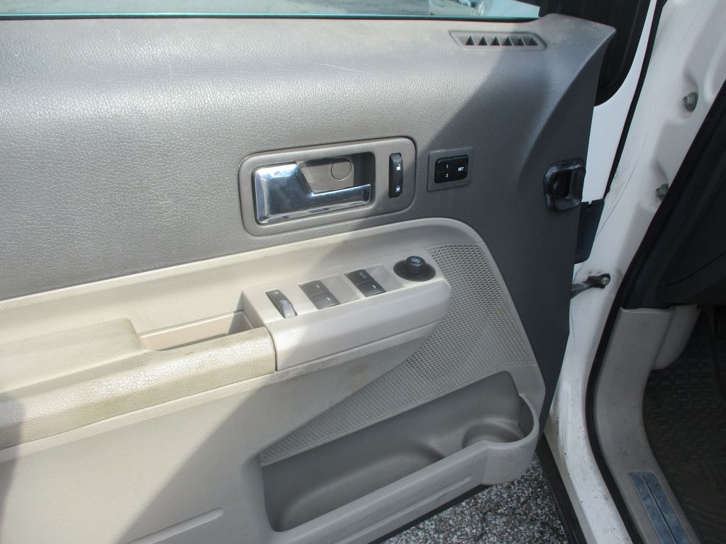 Photo 13 of this FORD EDGE
