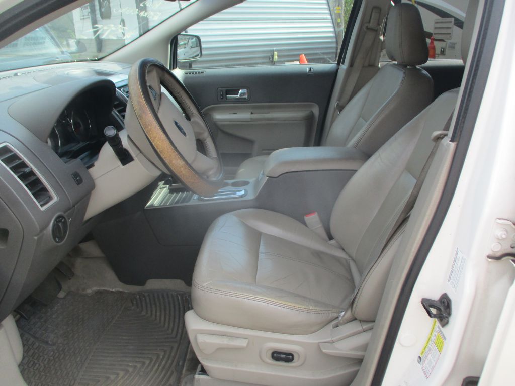 Photo 14 of this FORD EDGE
