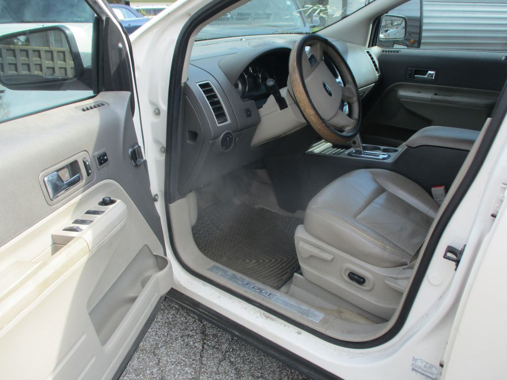 Photo 17 of this FORD EDGE