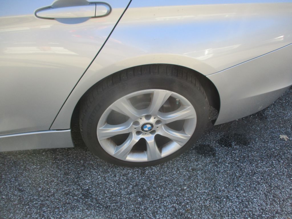 Photo 4 of this BMW 320