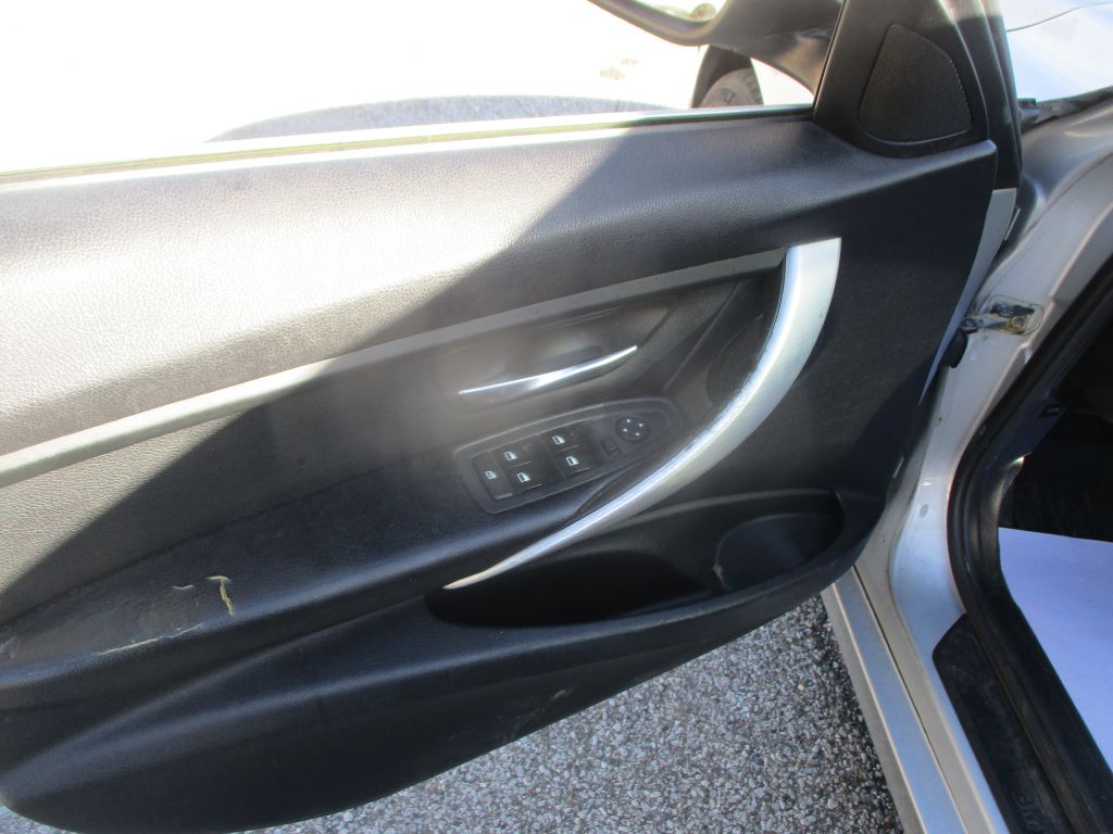 Photo 7 of this BMW 320