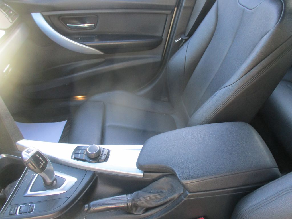 Photo 10 of this BMW 320