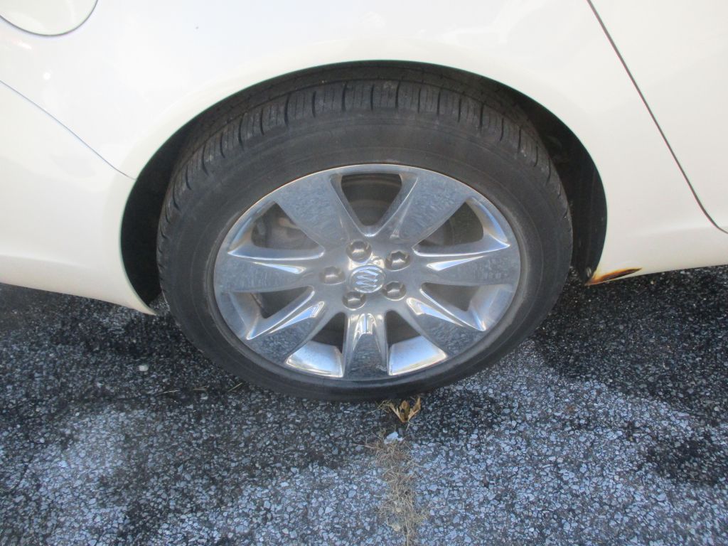 Photo 4 of this BUICK REGAL