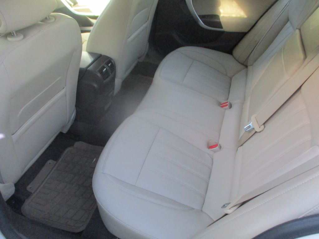 Photo 7 of this BUICK REGAL