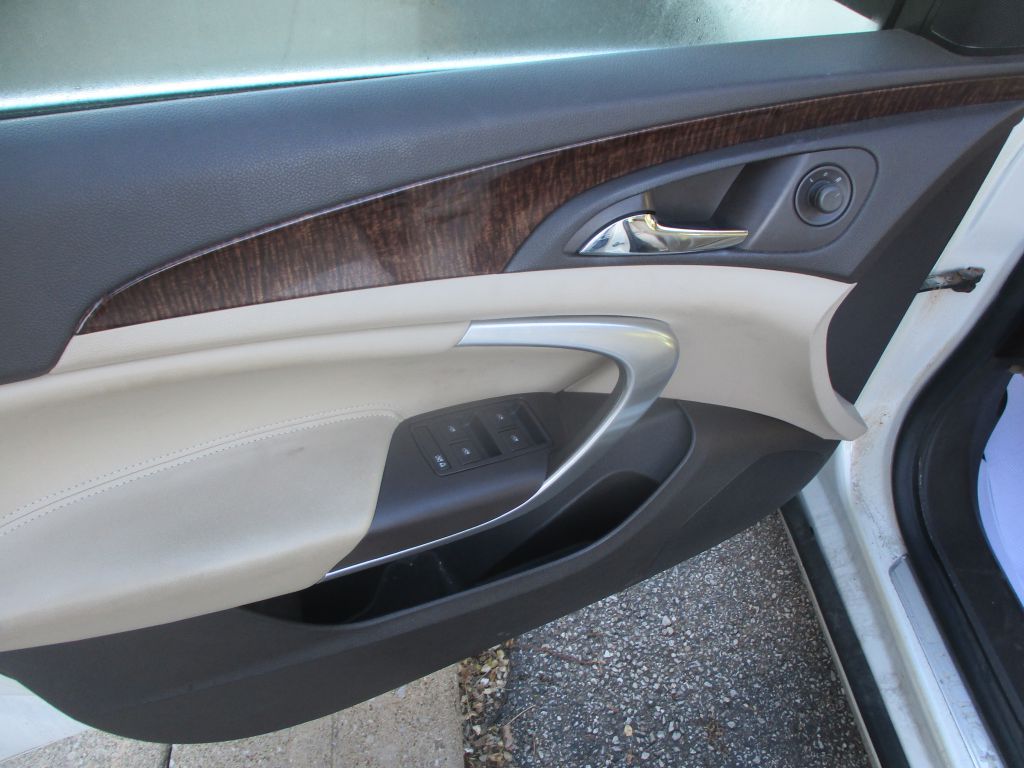 Photo 10 of this BUICK REGAL