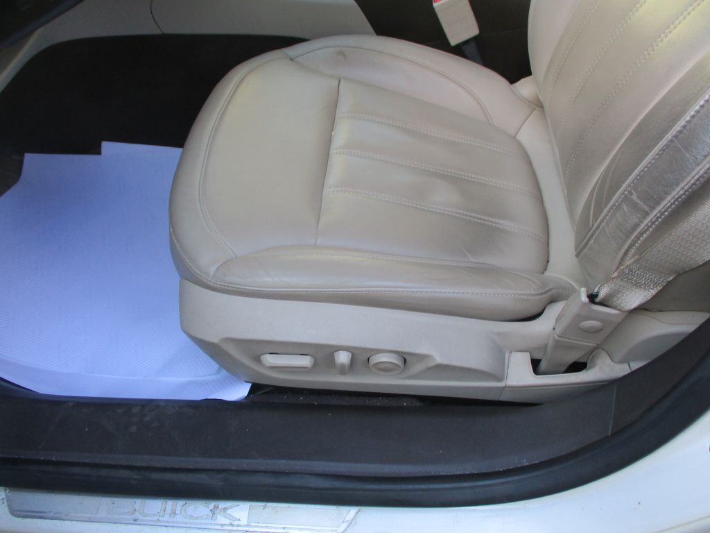 Photo 11 of this BUICK REGAL
