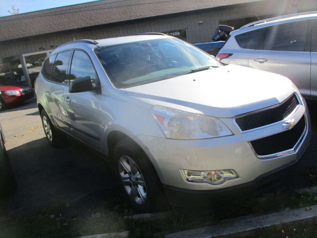 Photo 2 of this CHEVROLET TRAVERSE