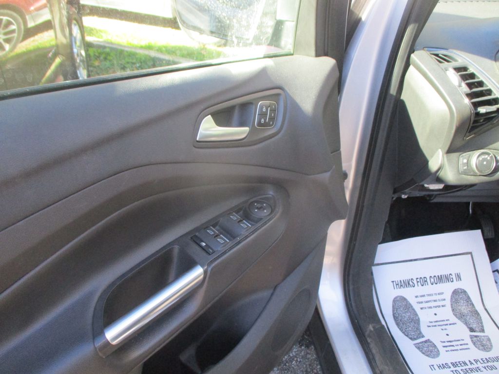 Photo 9 of this FORD ESCAPE