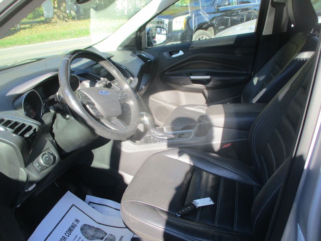 Photo 11 of this FORD ESCAPE