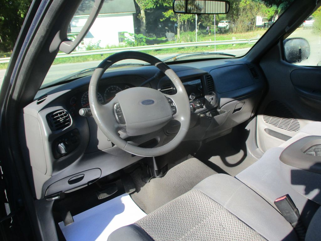 Photo 9 of this FORD F-150 HERITAGE