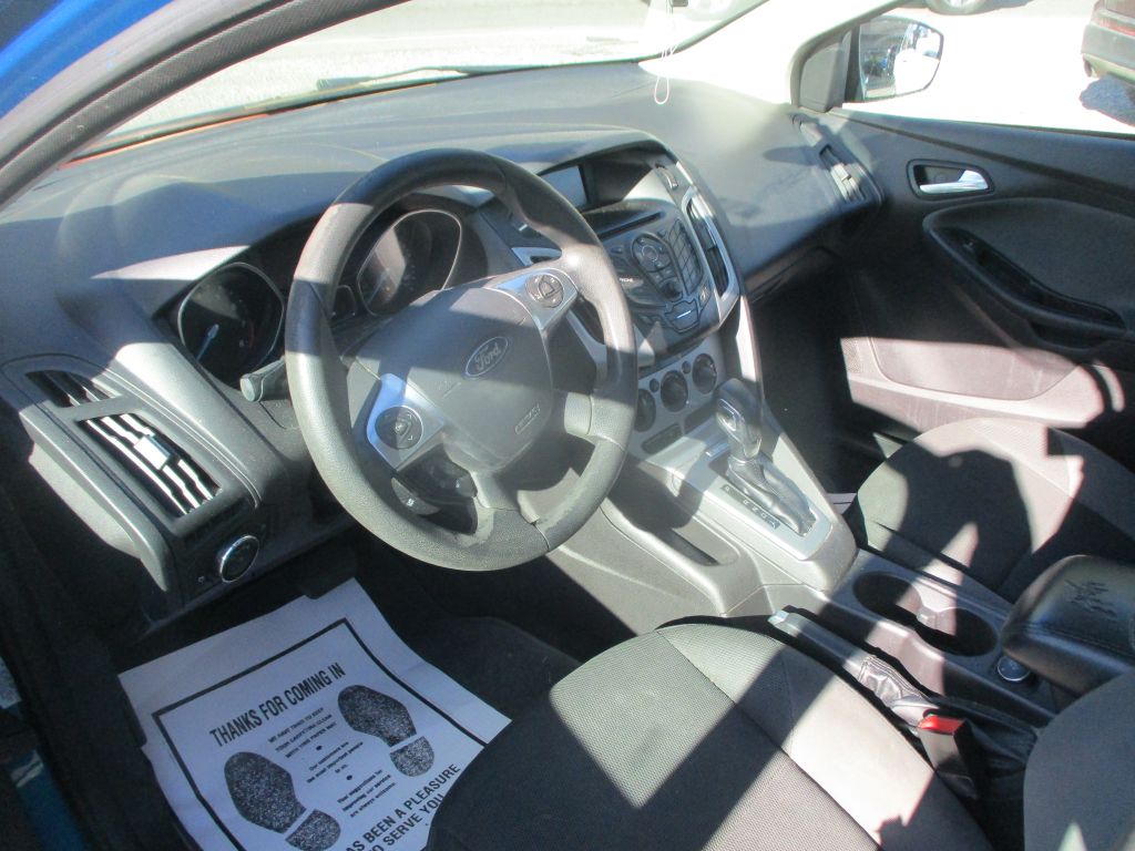 Photo 8 of this FORD FOCUS