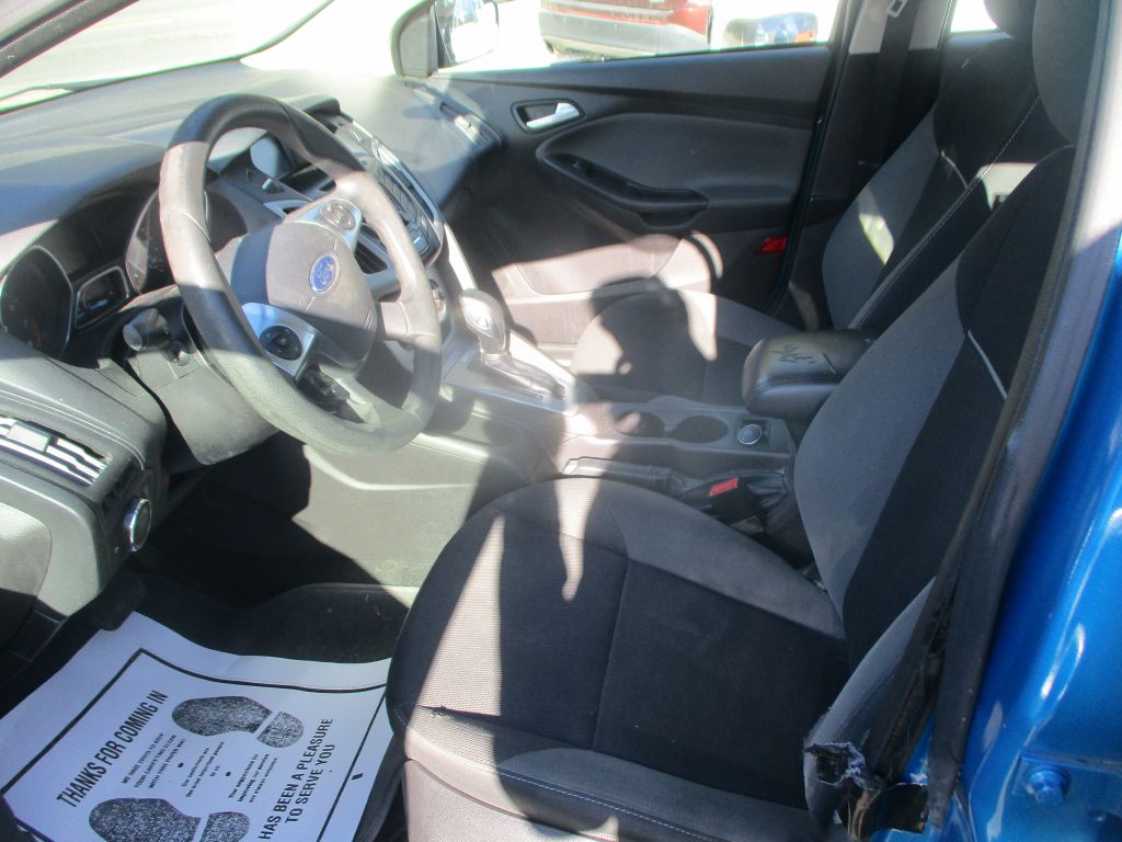 Photo 10 of this FORD FOCUS