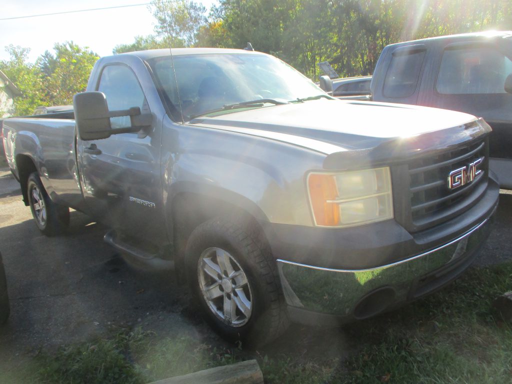 Photo 2 of this GMC SIERRA