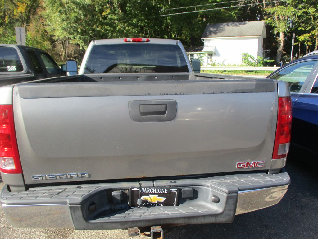 Photo 6 of this GMC SIERRA
