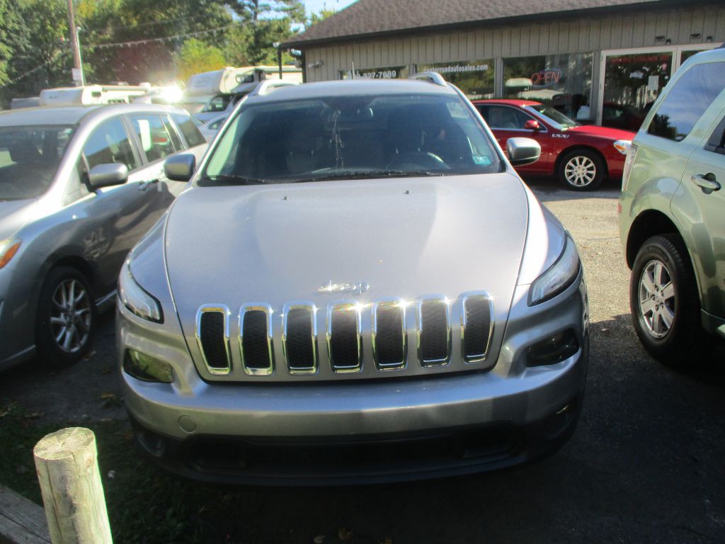 Photo 2 of this JEEP CHEROKEE