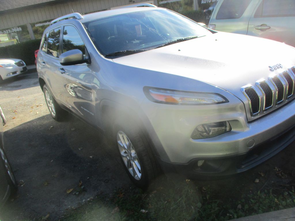Photo 3 of this JEEP CHEROKEE