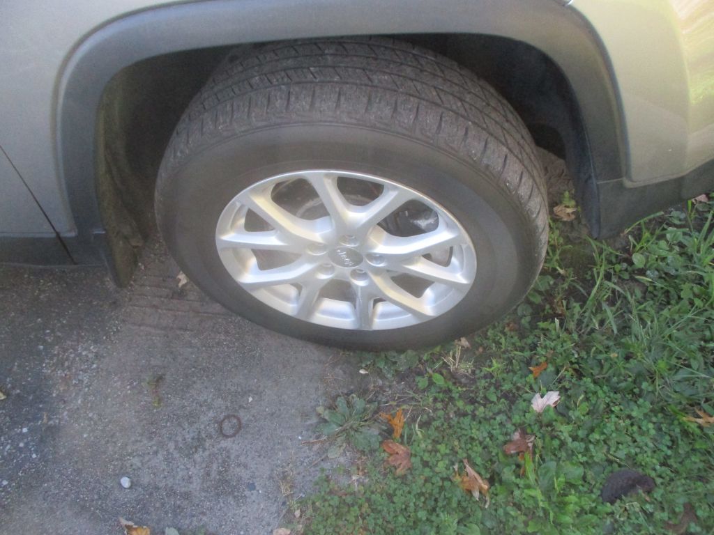 Photo 4 of this JEEP CHEROKEE