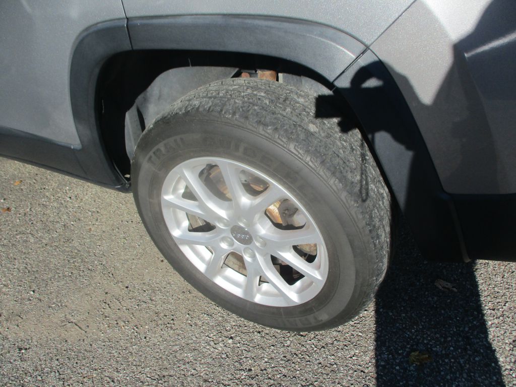 Photo 7 of this JEEP CHEROKEE