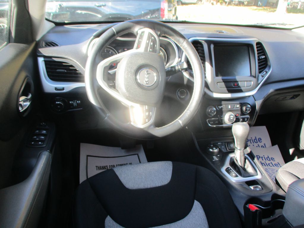 Photo 9 of this JEEP CHEROKEE