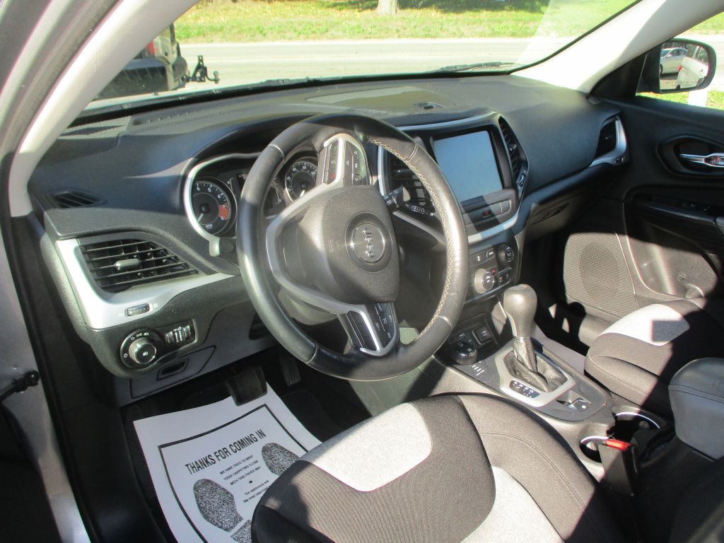 Photo 12 of this JEEP CHEROKEE