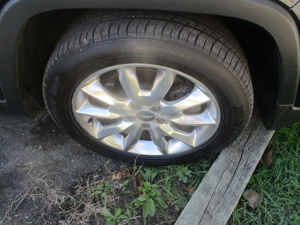 Photo 4 of this JEEP CHEROKEE