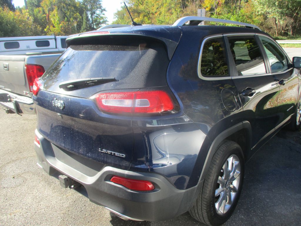 Photo 5 of this JEEP CHEROKEE