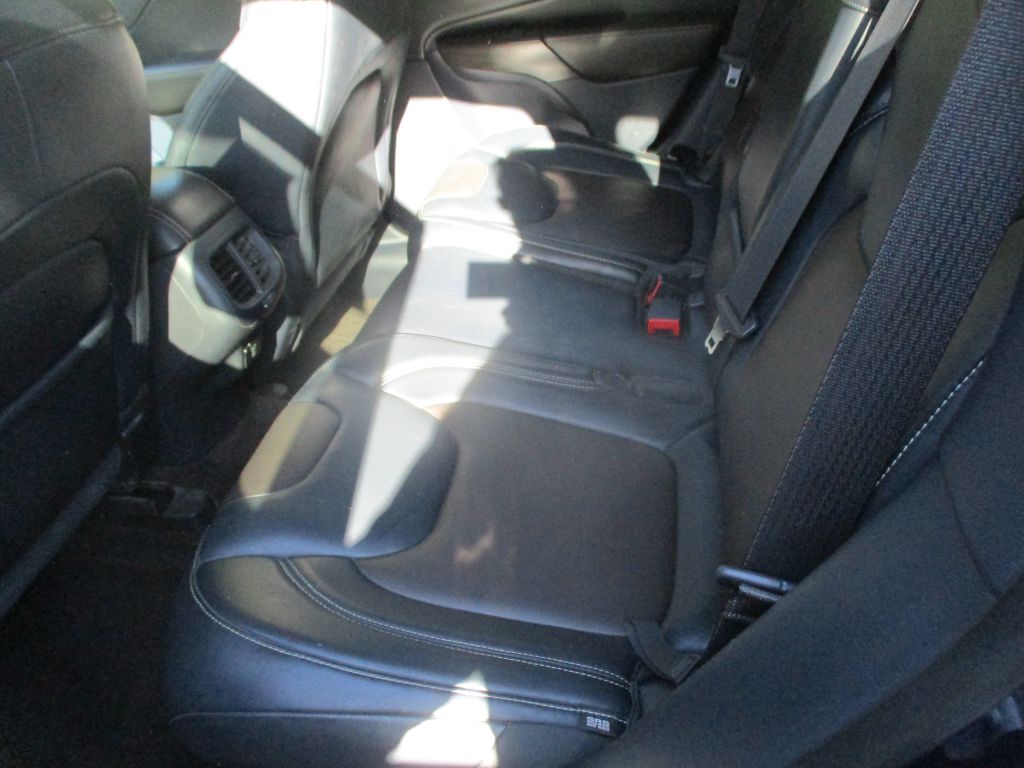 Photo 8 of this JEEP CHEROKEE