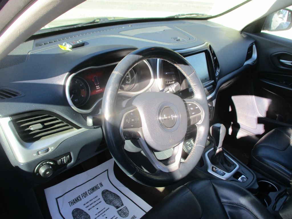 Photo 12 of this JEEP CHEROKEE