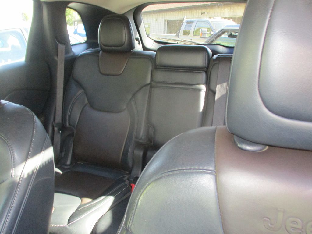 Photo 14 of this JEEP CHEROKEE