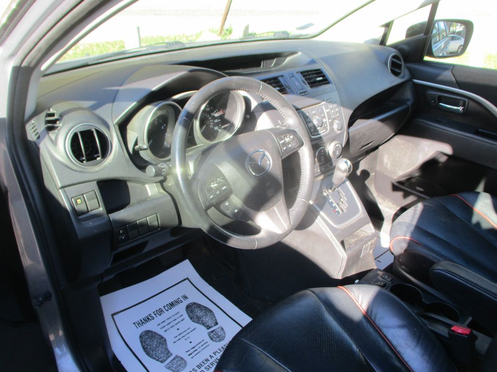 Photo 9 of this MAZDA 5
