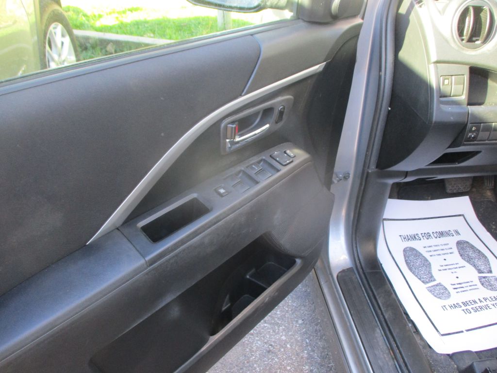 Photo 10 of this MAZDA 5
