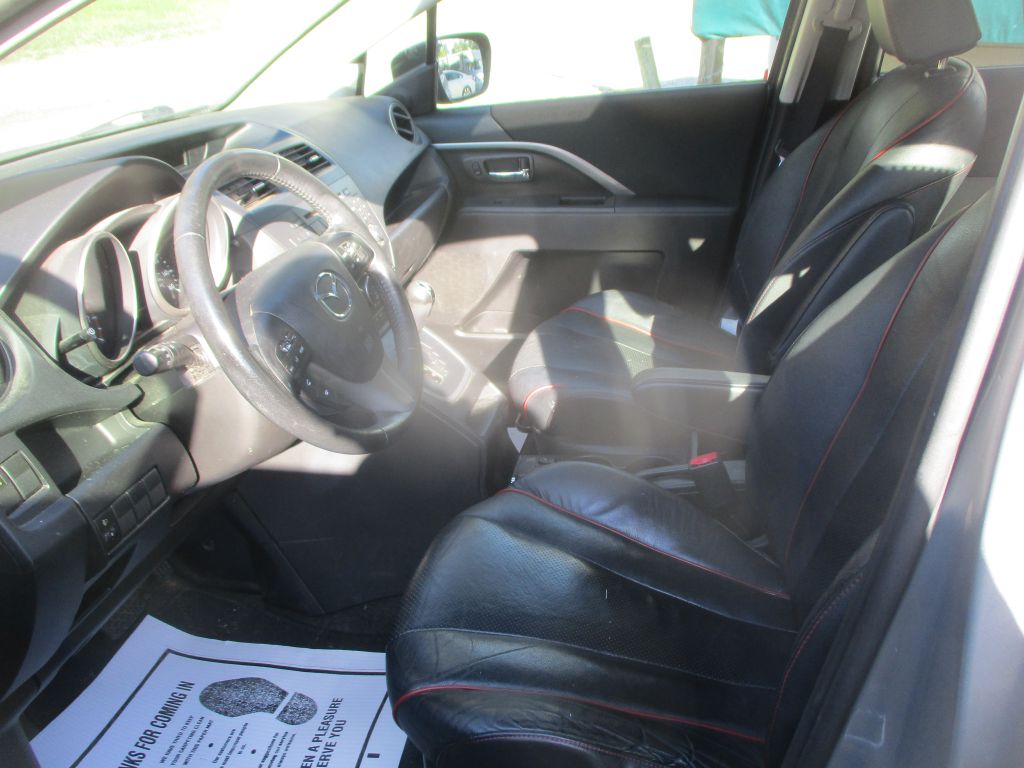 Photo 11 of this MAZDA 5