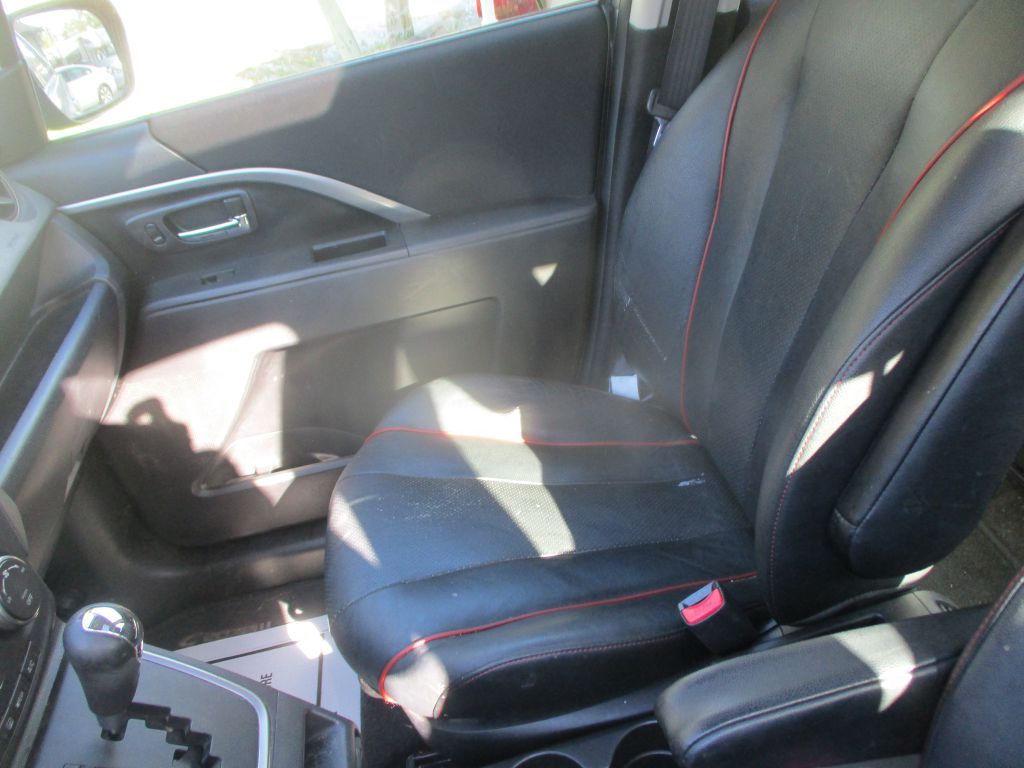 Photo 12 of this MAZDA 5