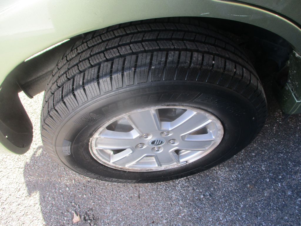 Photo 4 of this MERCURY MARINER