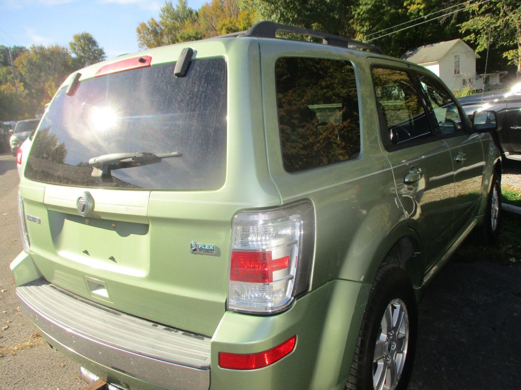 Photo 5 of this MERCURY MARINER