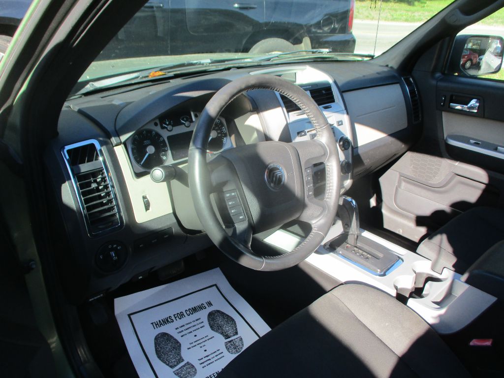 Photo 7 of this MERCURY MARINER