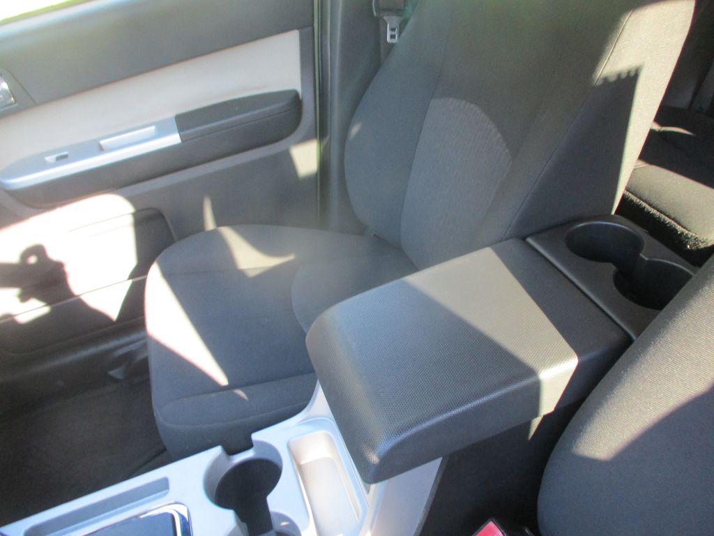 Photo 10 of this MERCURY MARINER
