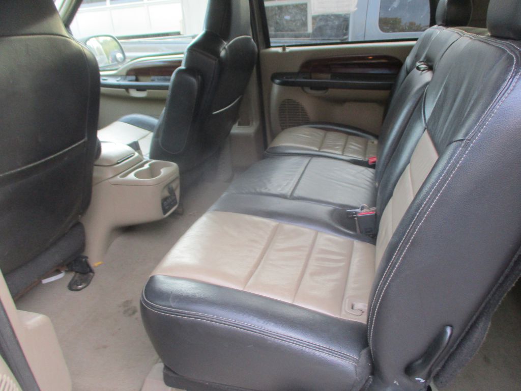 Photo 8 of this FORD EXCURSION