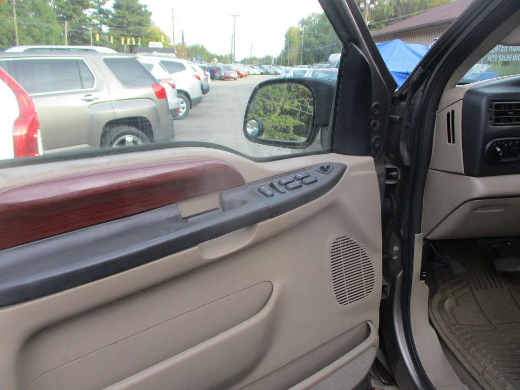Photo 11 of this FORD EXCURSION
