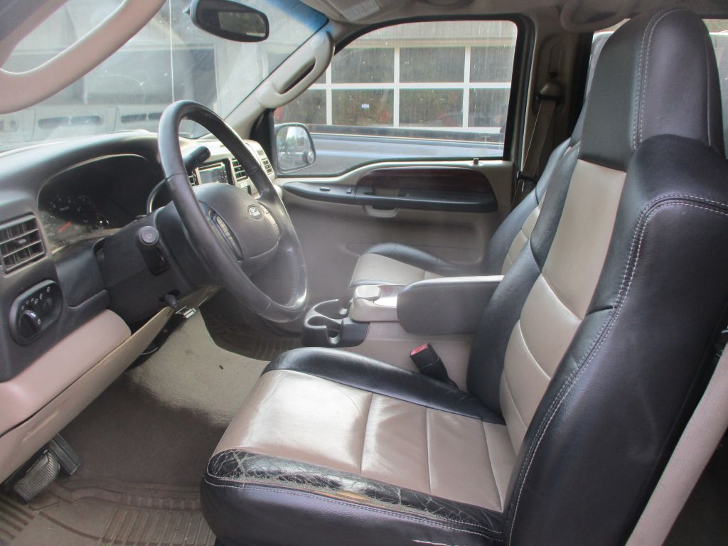 Photo 12 of this FORD EXCURSION