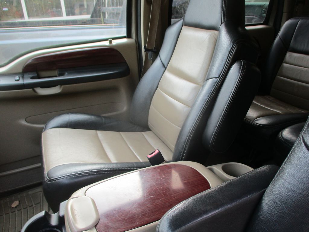 Photo 13 of this FORD EXCURSION