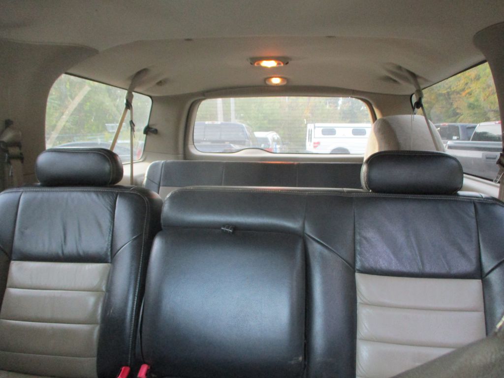 Photo 15 of this FORD EXCURSION