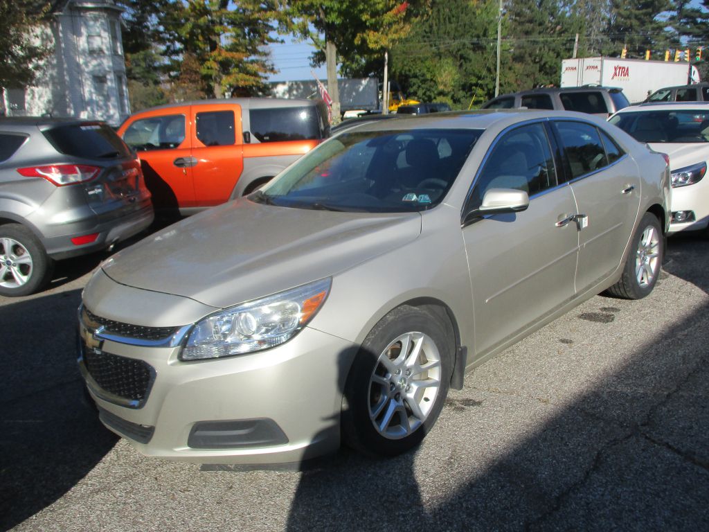 Photo 2 of this CHEVROLET MALIBU