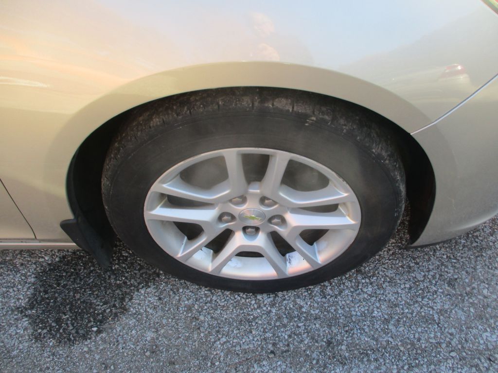Photo 3 of this CHEVROLET MALIBU