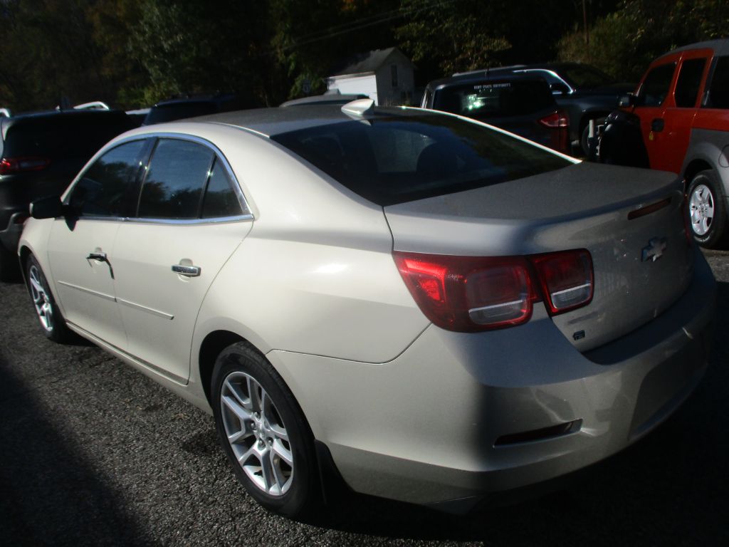 Photo 6 of this CHEVROLET MALIBU