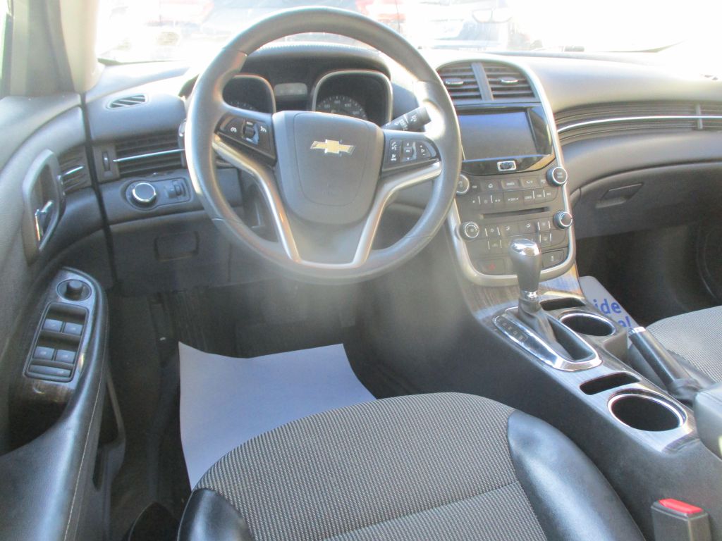 Photo 9 of this CHEVROLET MALIBU