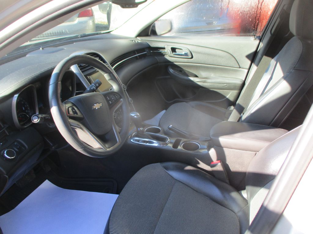 Photo 11 of this CHEVROLET MALIBU
