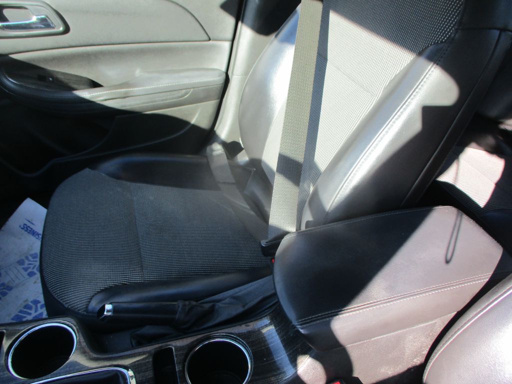 Photo 13 of this CHEVROLET MALIBU