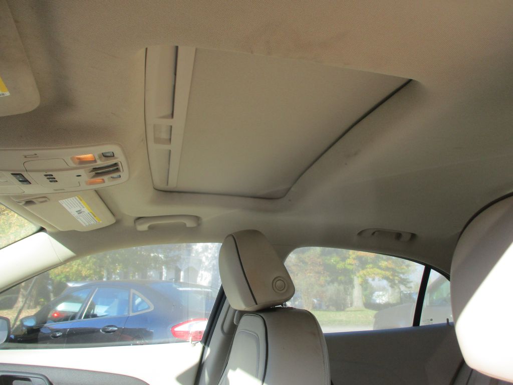 Photo 2 of this CHEVROLET MALIBU