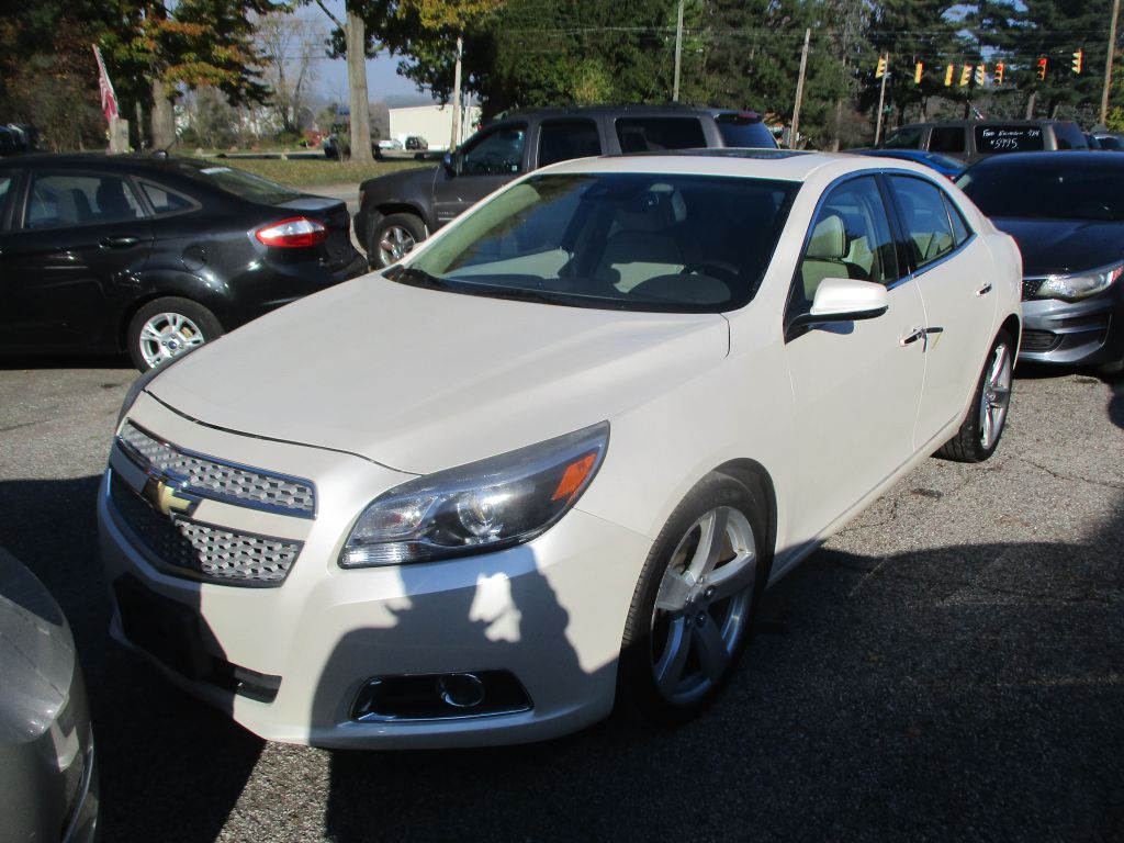 Photo 3 of this CHEVROLET MALIBU